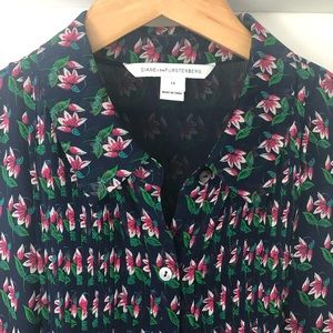 Diane von Furstenberg navy silk blouse size 14